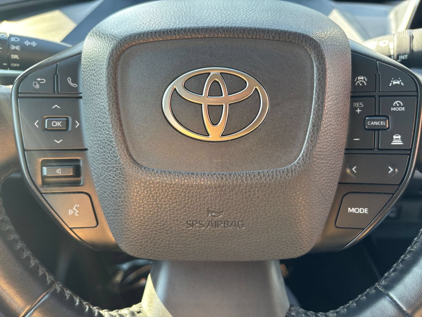 Used 2024 Toyota Prius LE FWD image 27