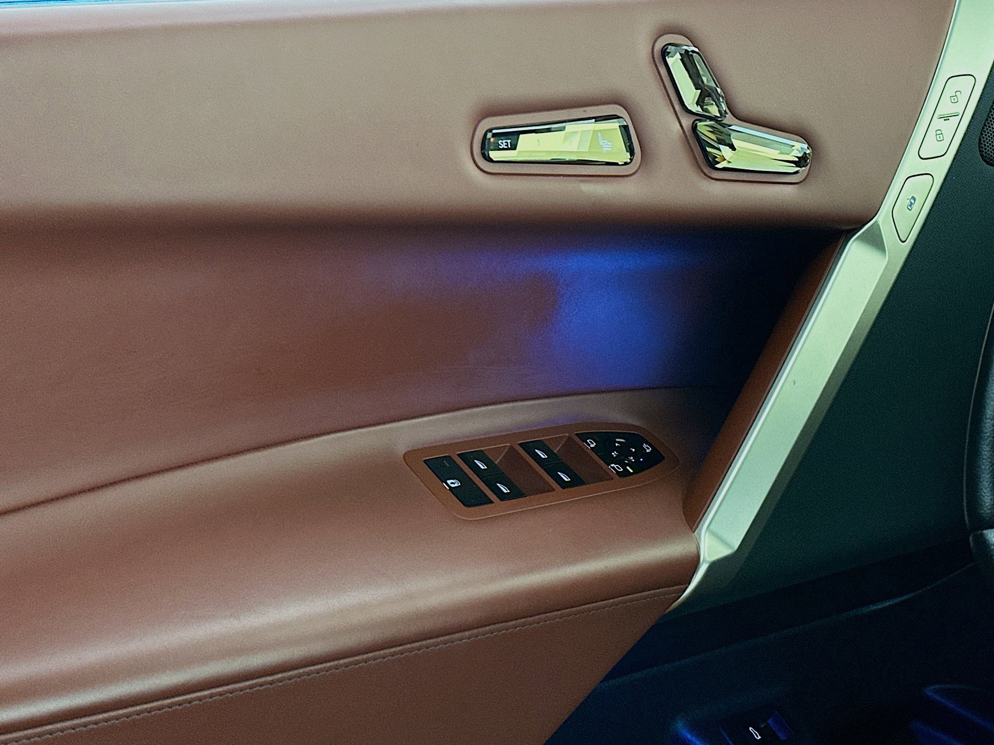 Used 2022 BMW iX xDrive50 w/ Premium Package image 14