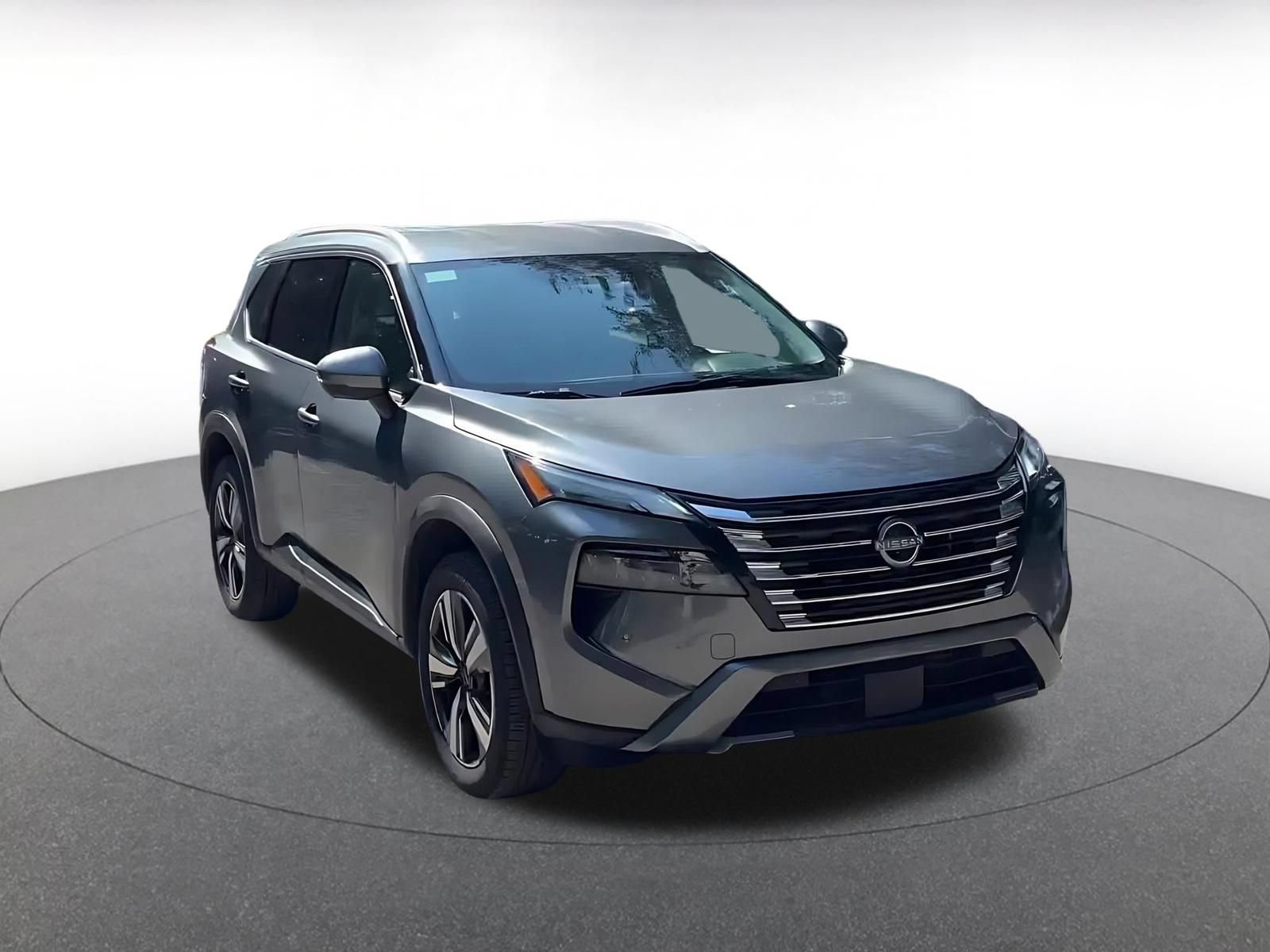 Used 2026 Nissan Rogue SL FWD image 3