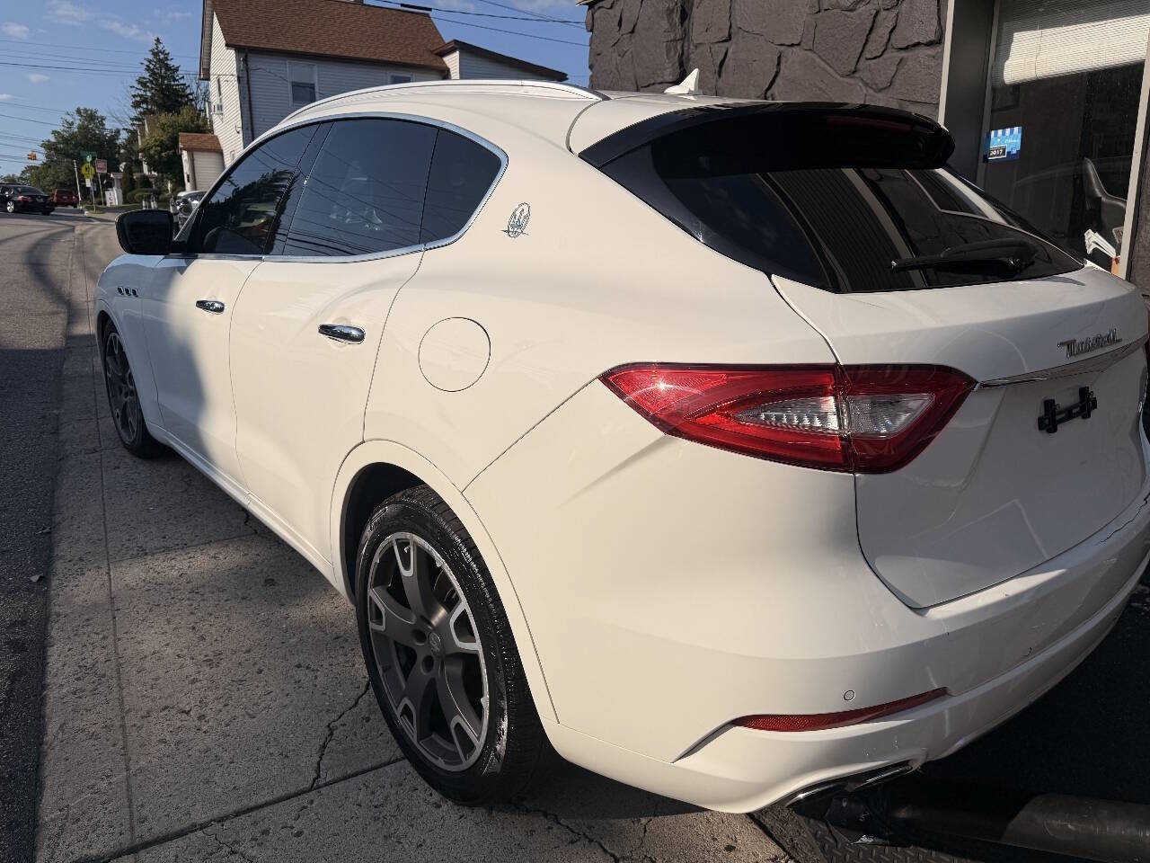 Used 2017 Maserati Levante w/ Luxury Package AWD/4WD image 7