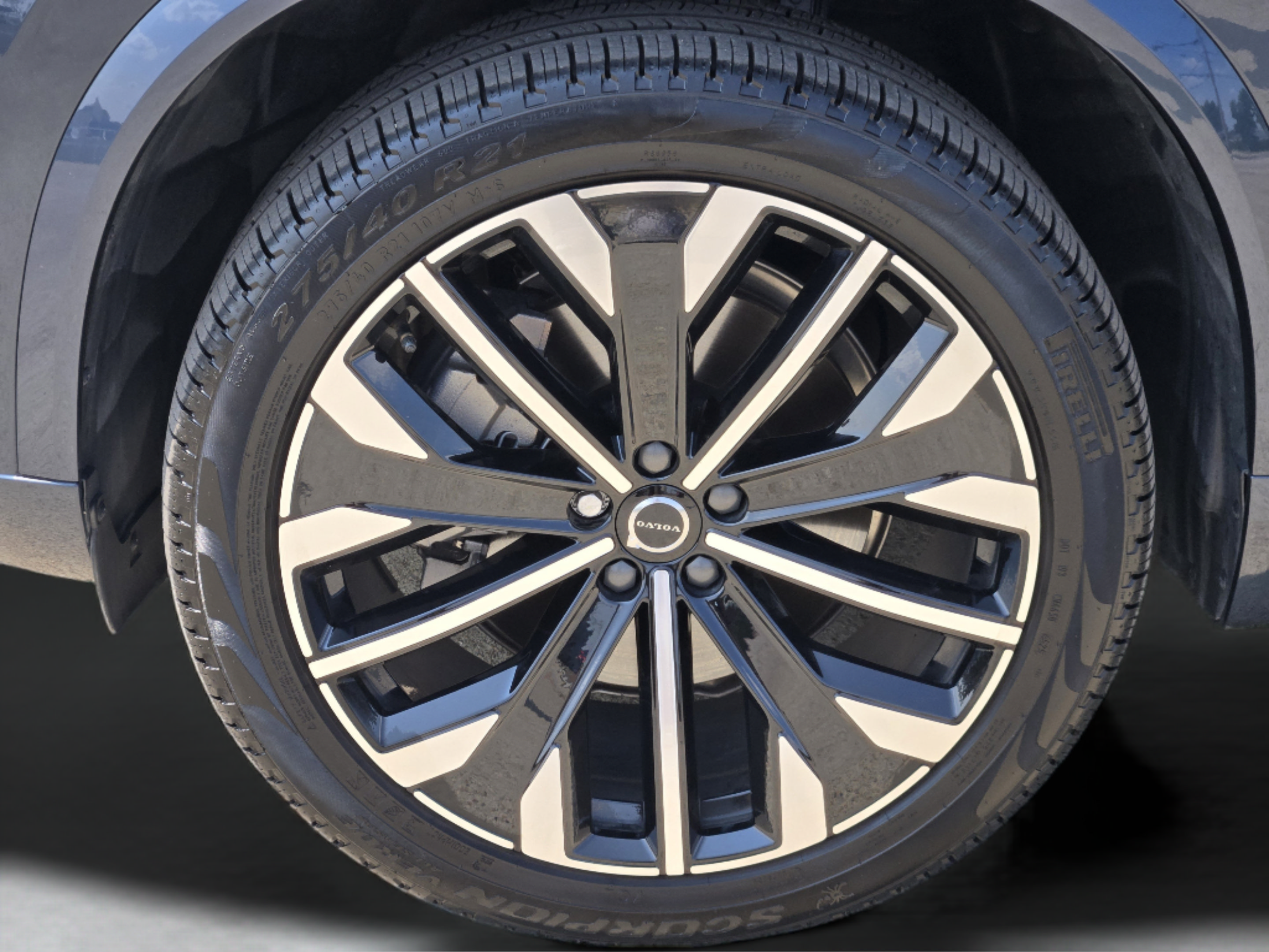 Certified 2026 Volvo XC90 B6 Plus w/ Protection Package Premier AWD/4WD image 39