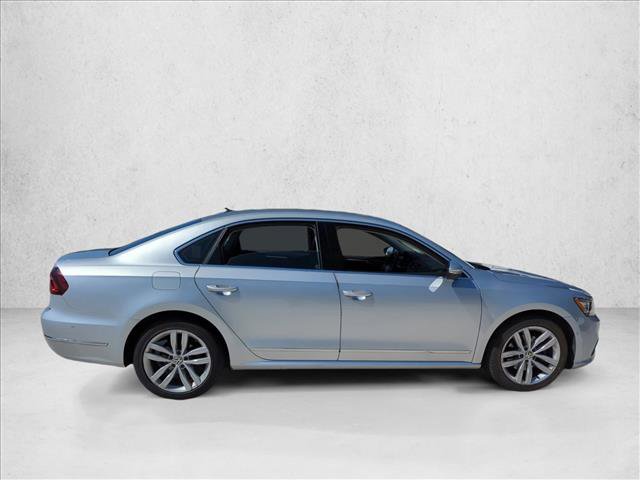 Used 2018 Volkswagen Passat 2.0T SEL Premium image 4