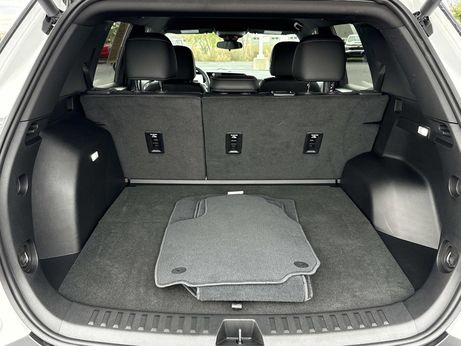 Used 2025 Chevrolet Equinox LT w/ Convenience Package II image 21