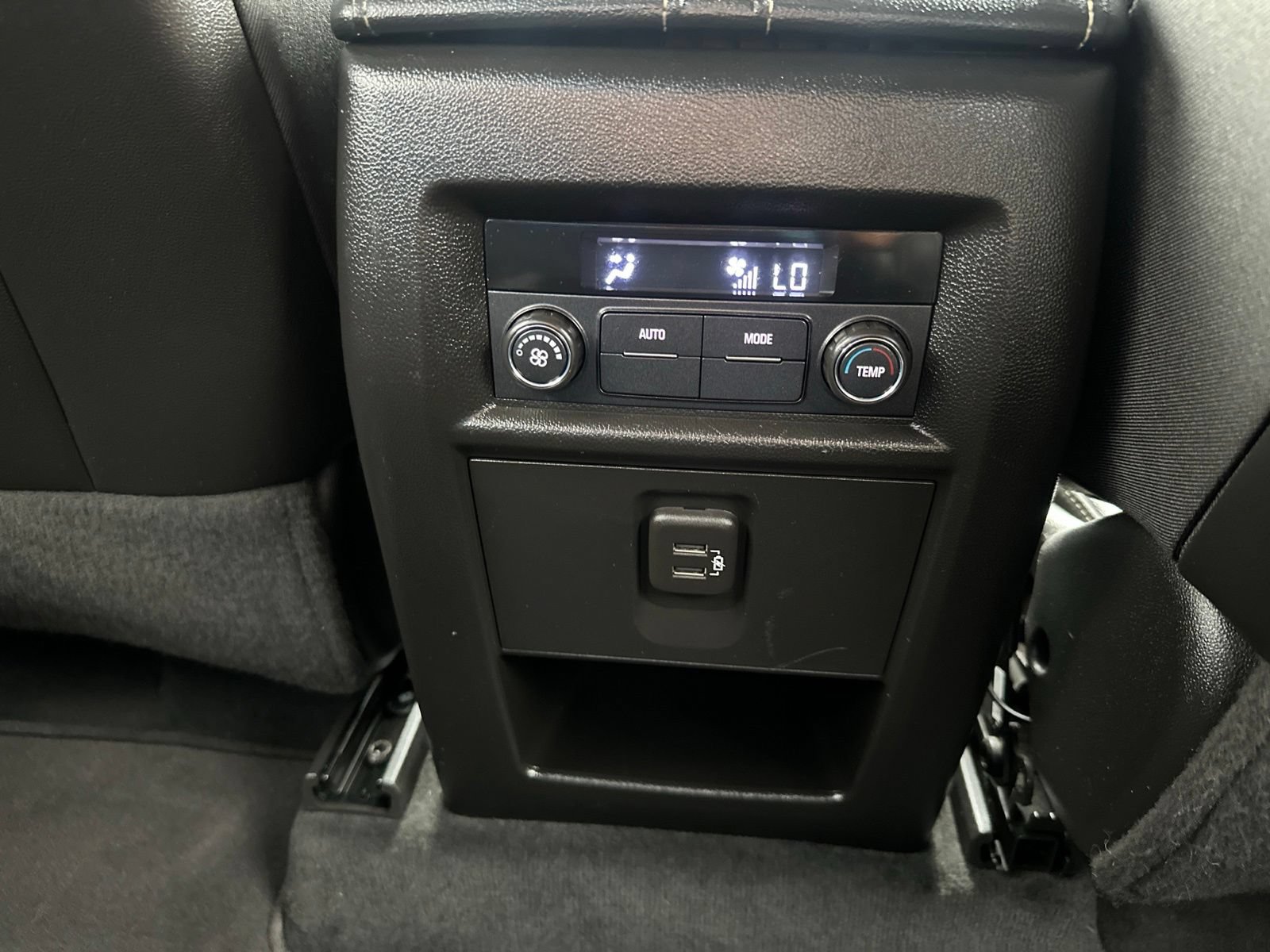 Used 2022 Chevrolet Traverse LT FWD image 12