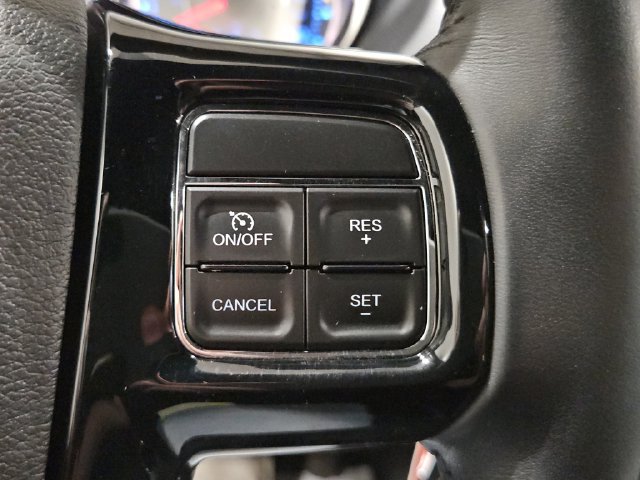 Used 2015 Chrysler Town & Country S FWD image 37