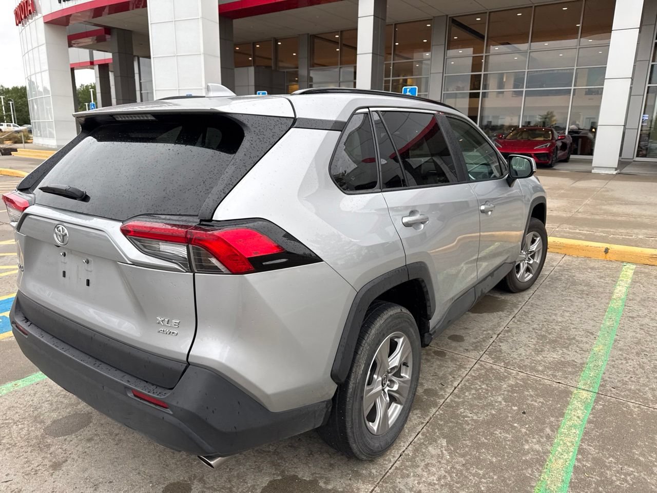 Used 2025 Toyota RAV4 XLE AWD/4WD image 6