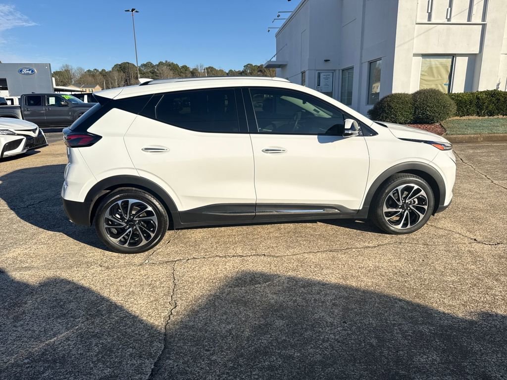 Used 2023 Chevrolet Bolt EUV Premier w/ Sun & Sound Package image 8