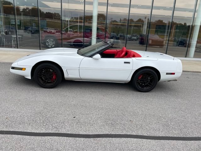 Used 1995 Chevrolet Corvette Convertible RWD image 3