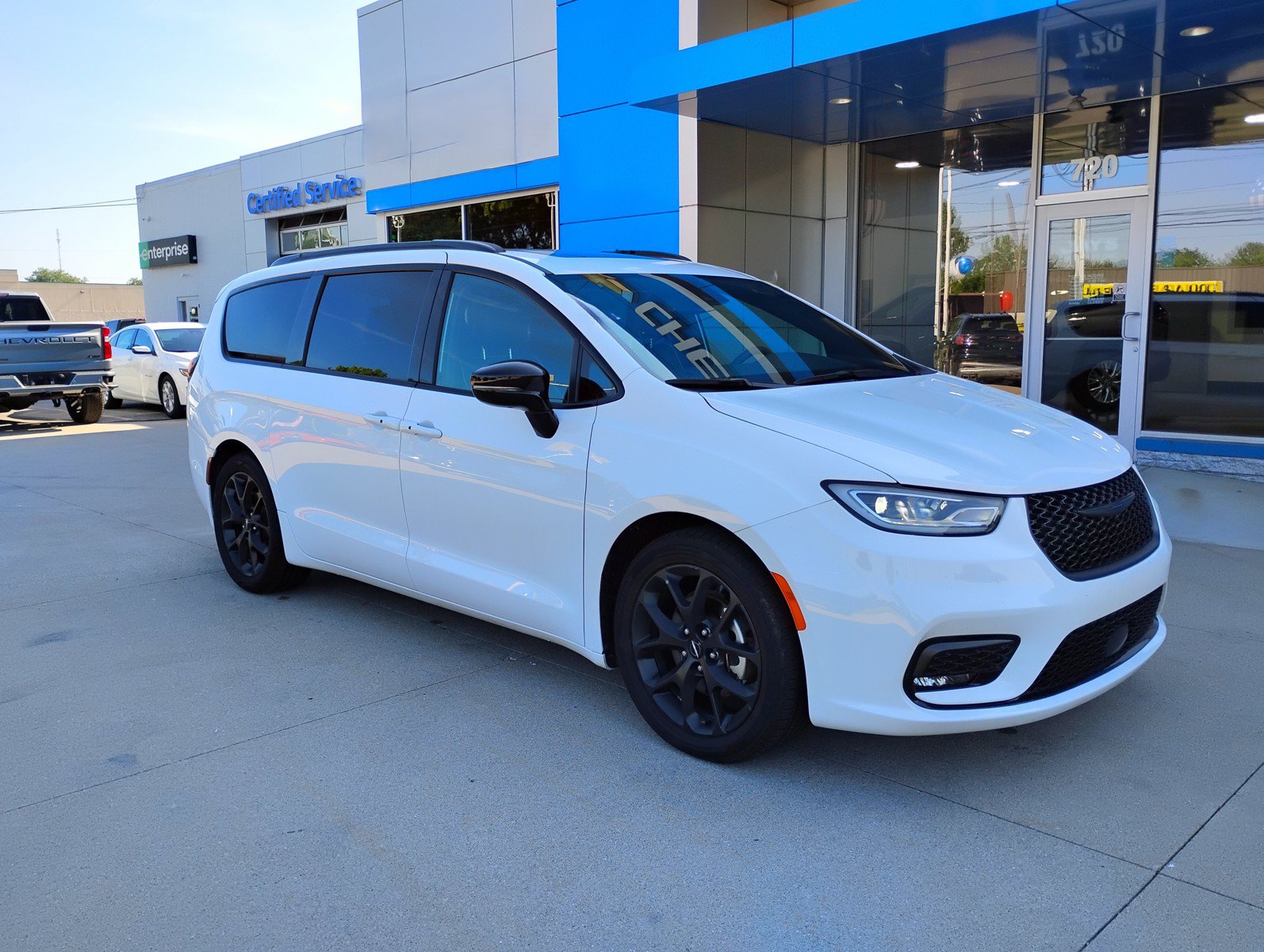 Used 2025 Chrysler Pacifica Limited FWD image 4