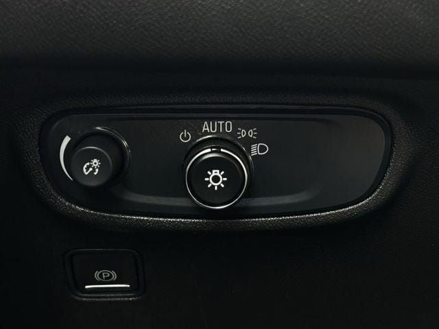 Used 2024 GMC Terrain SLE FWD image 24