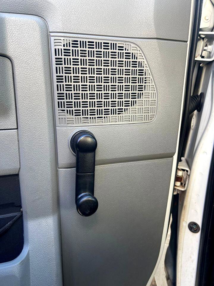 Used 2010 Ford E-350 and Econoline 350 Super Duty image 13