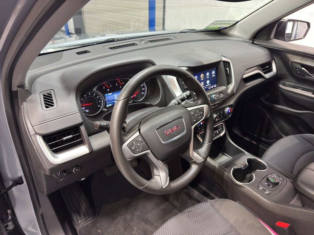 Used 2024 GMC Terrain SLE w/ Driver Convenience Package image 16