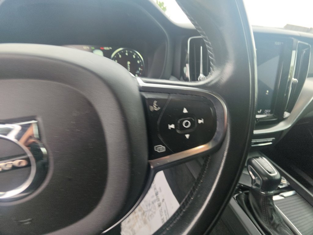 Used 2019 Volvo XC60 T5 Momentum w/ Multimedia Package AWD/4WD image 19