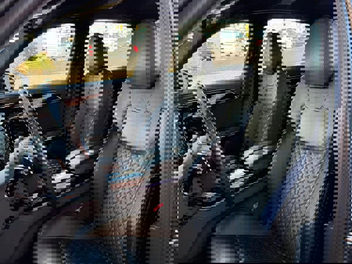 Used 2021 Audi S8 L w/ S8 Executive Package image 37