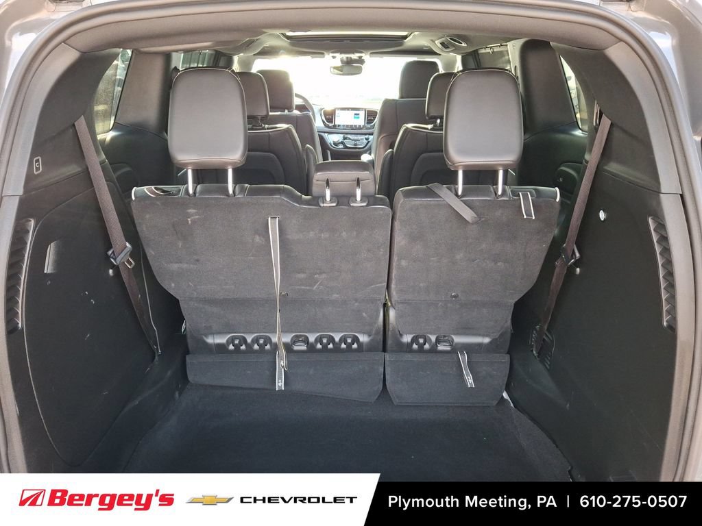 Used 2025 Chrysler Pacifica Limited FWD image 33
