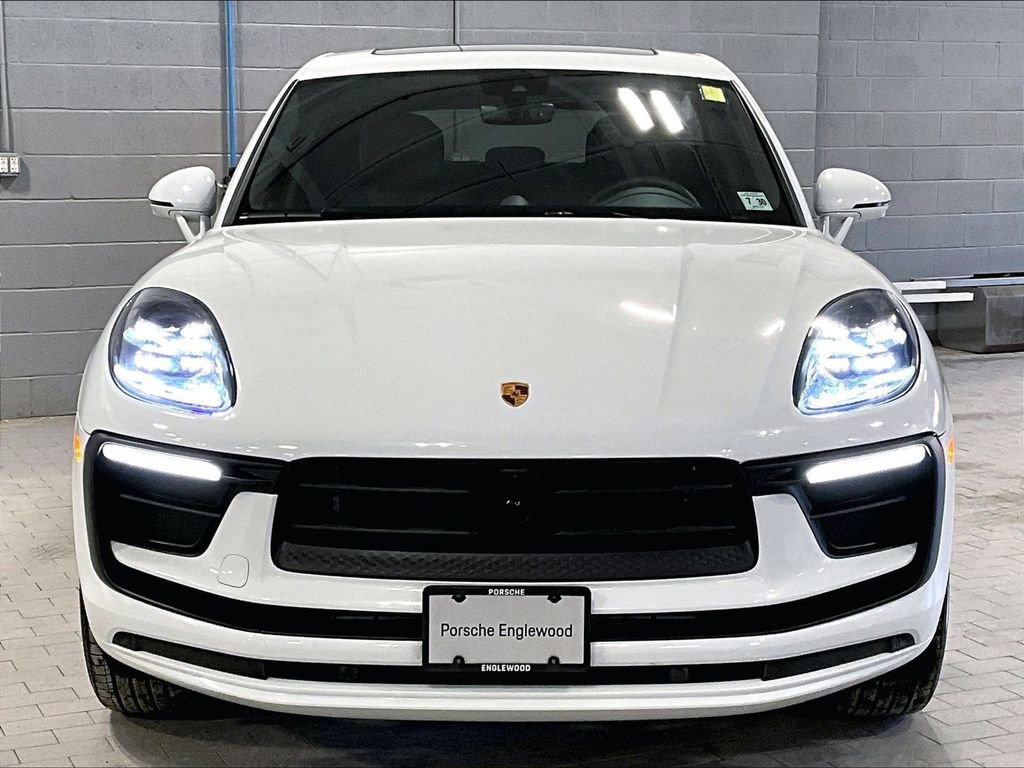 Used 2025 Porsche Macan AWD/4WD image 8