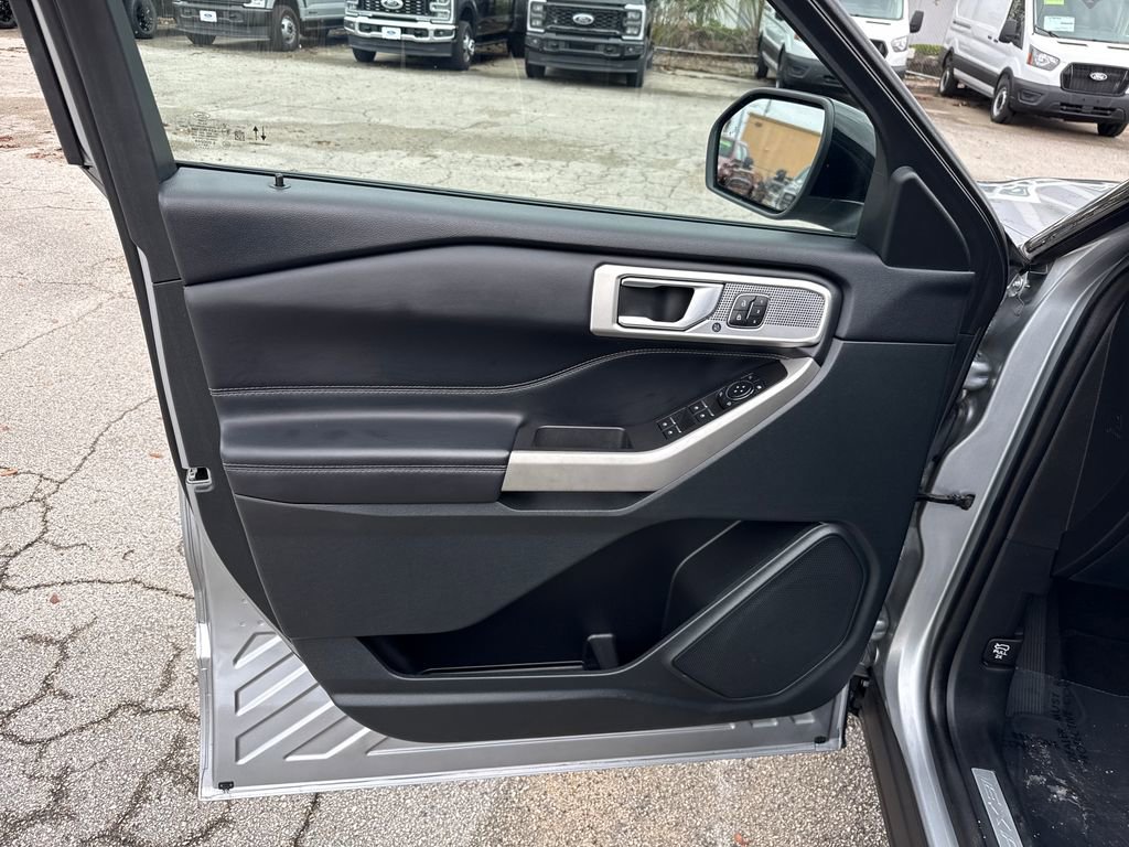 Used 2023 Ford Explorer Limited w/ Equipment Group 301A image 13