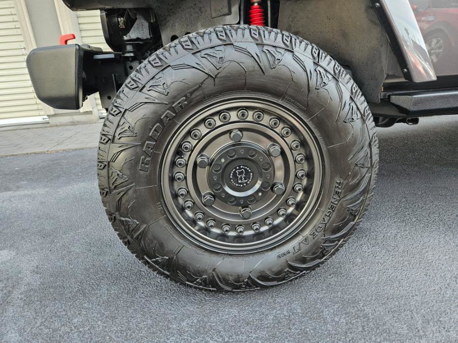 Used 2014 Jeep Wrangler Unlimited Sahara w/ Dual Top Group image 25