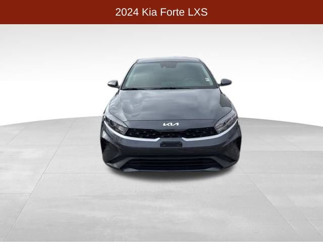 Used 2024 Kia Forte LXS image 2
