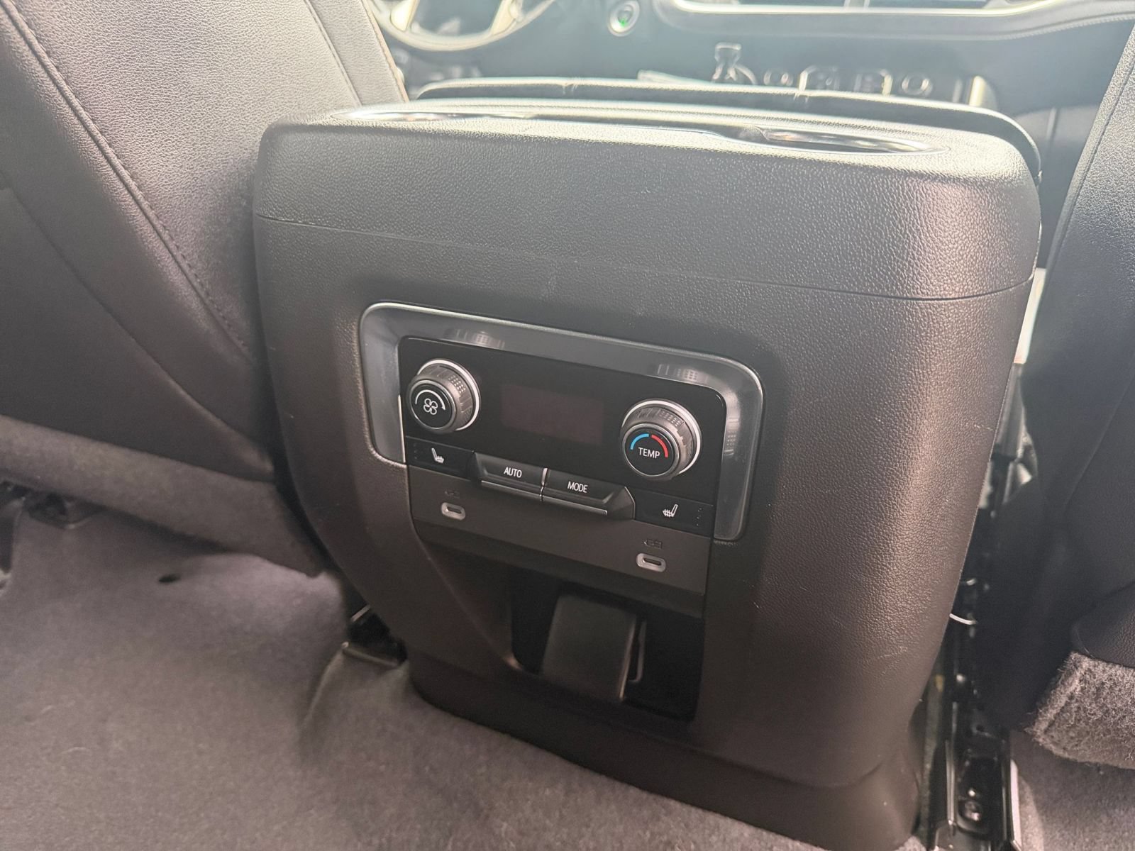 Used 2023 Chevrolet Suburban Premier AWD/4WD image 24