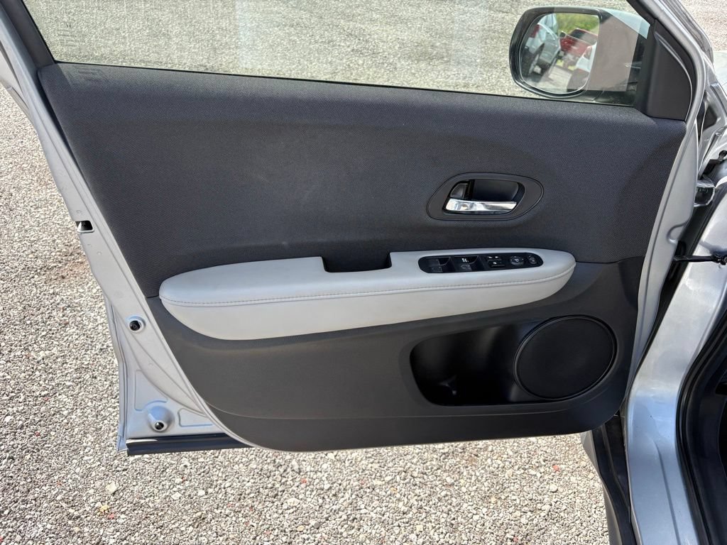 Used 2019 Honda HR-V LX image 9