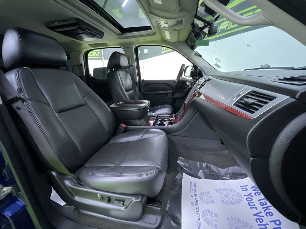 Used 2012 Cadillac Escalade Luxury image 32
