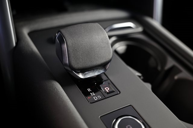 New 2025 Land Rover Discovery Metropolitan Edition image 47