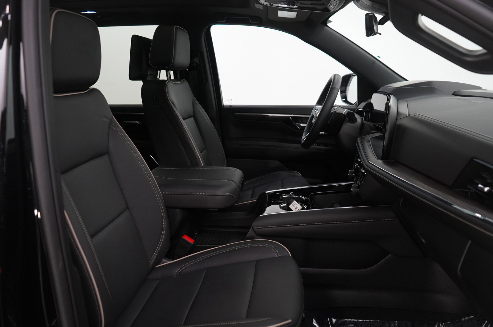 Used 2025 Chevrolet Suburban Premier image 10