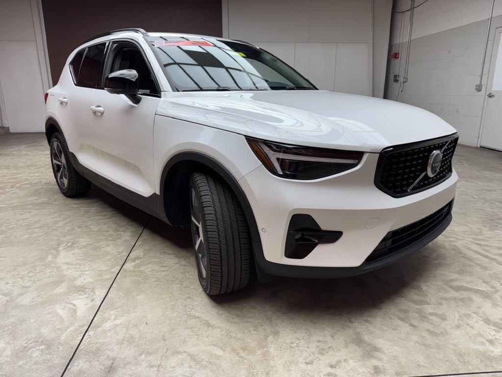 Used 2026 Volvo XC40 B5 Plus AWD/4WD image 8