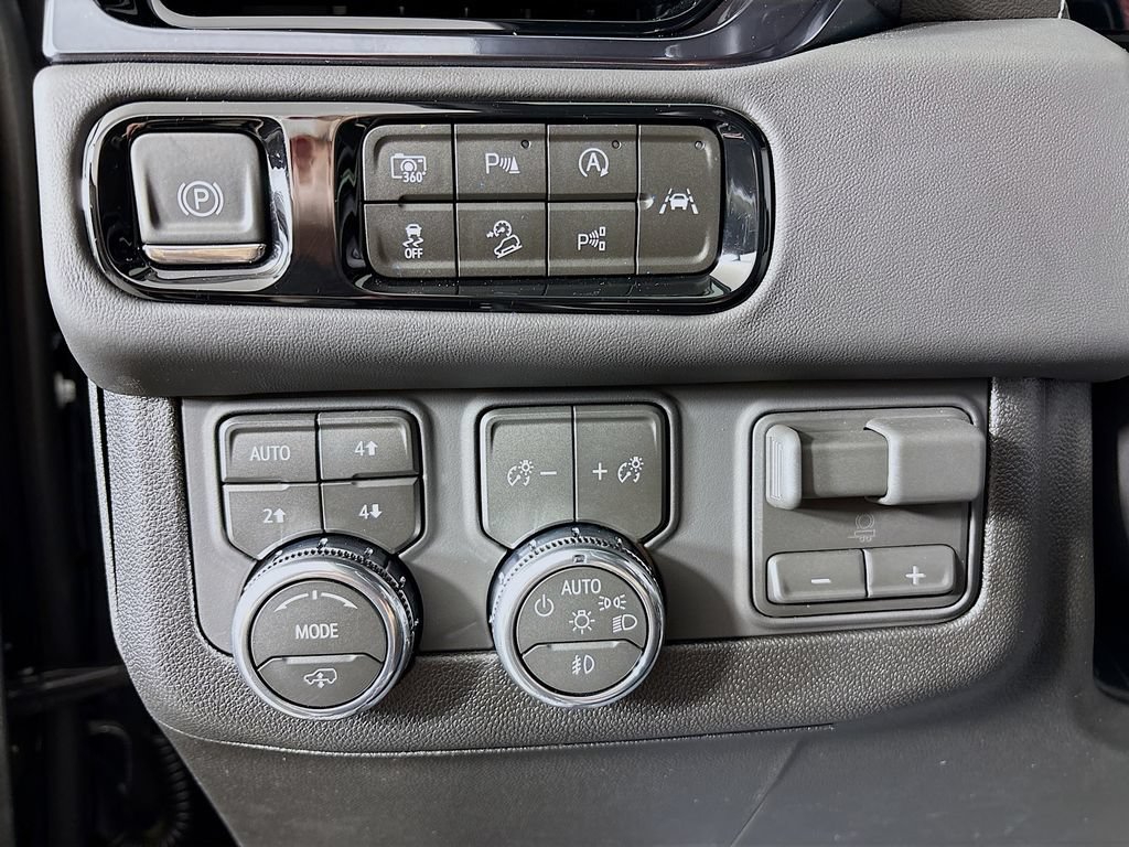 New 2026 GMC Yukon XL AT4 Ultimate AWD/4WD image 10