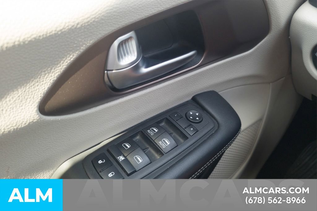 Used 2023 Chrysler Voyager LX FWD image 30
