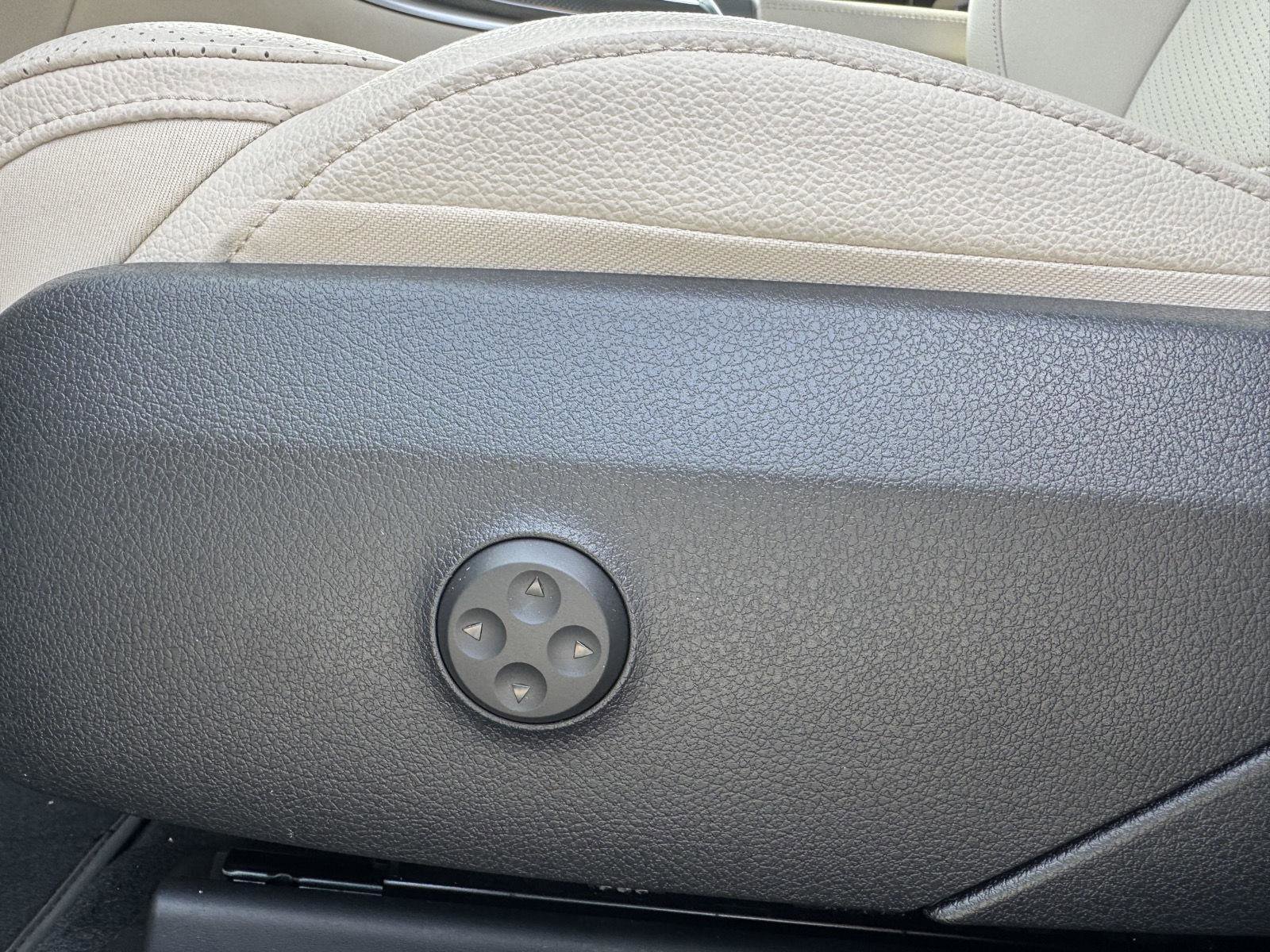 Certified 2025 Mercedes-Benz GLC 300 image 8