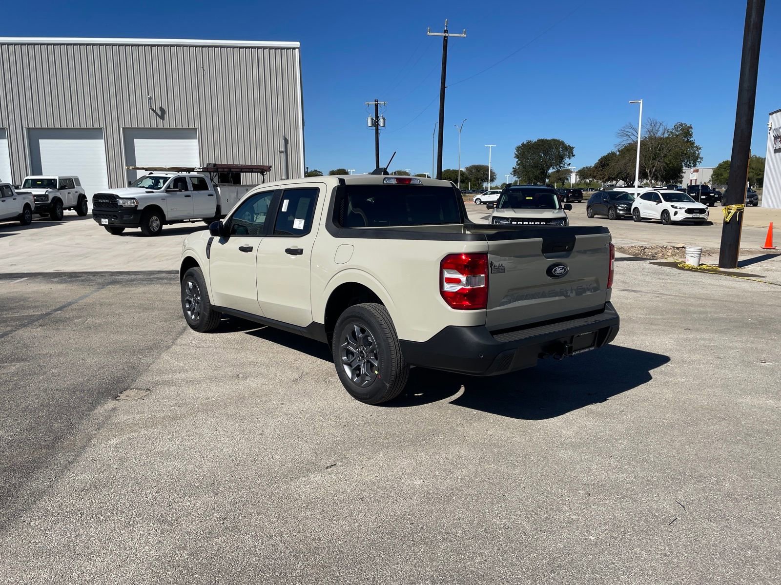 New 2025 Ford Maverick XLT w/ XLT Luxury Package AWD/4WD image 3