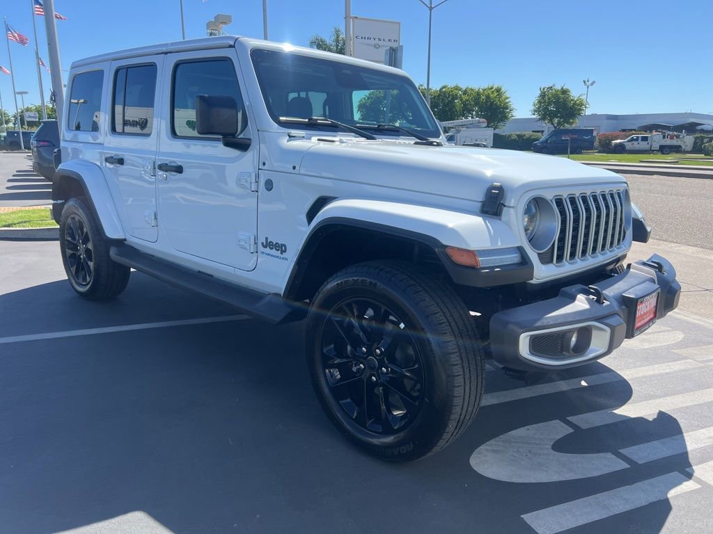 Used 2025 Jeep Wrangler Unlimited Sahara AWD/4WD image 7