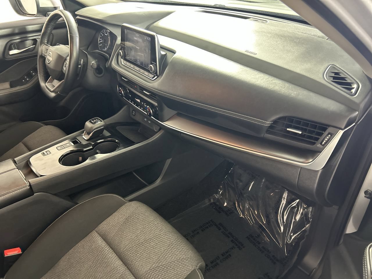 Used 2025 Nissan Rogue SV FWD image 27
