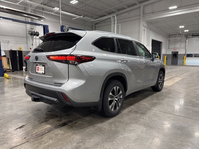 Certified 2024 Toyota Highlander XLE image 7