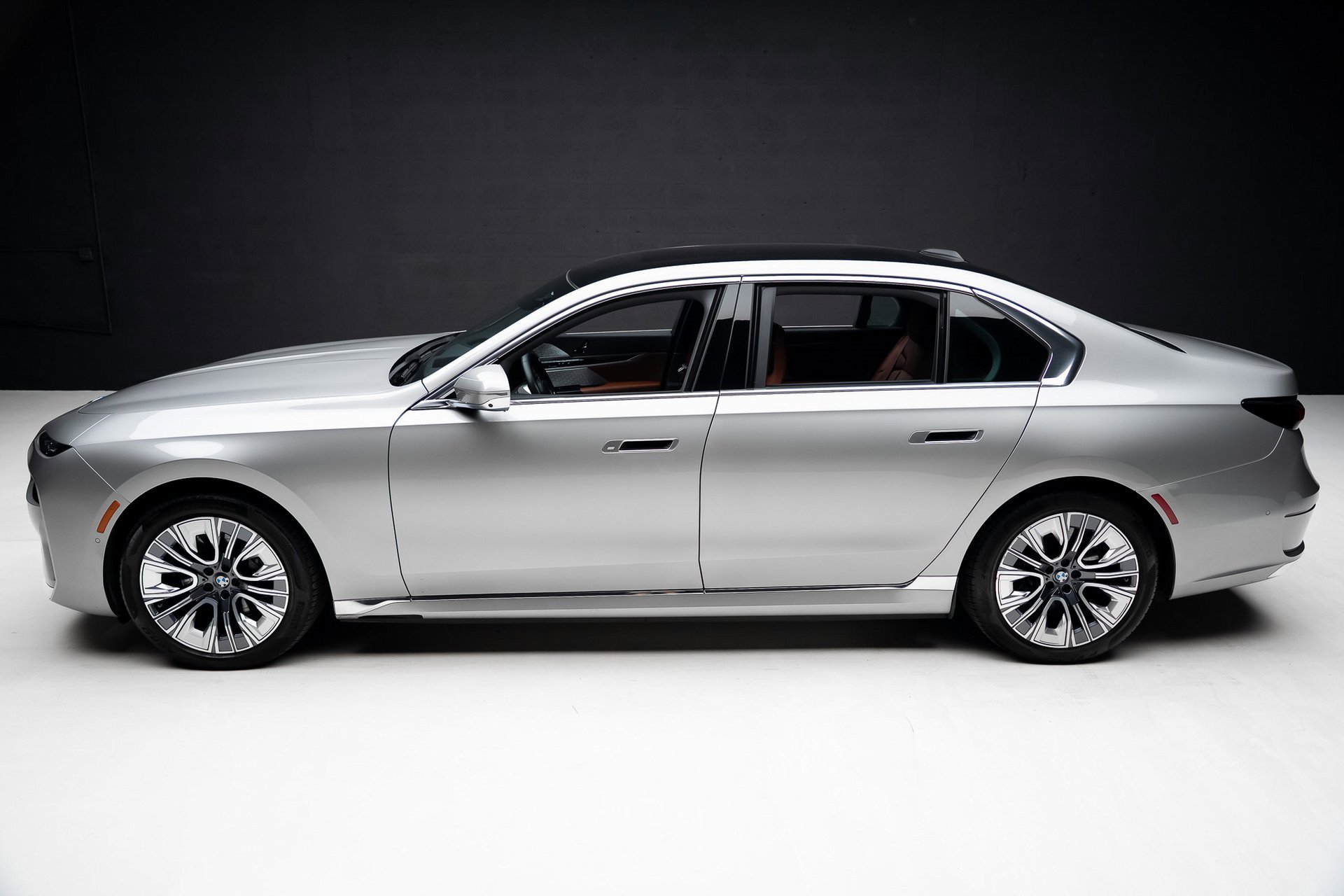 Used 2023 BMW i7 xDrive60 image 16