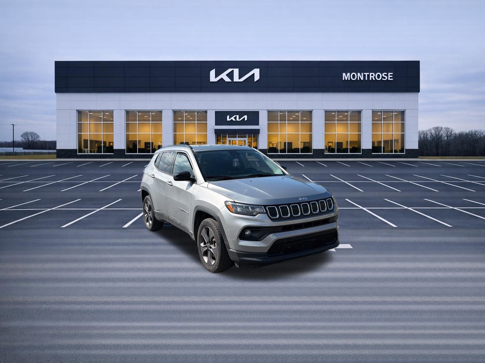 Used 2022 Jeep Compass Latitude image 3