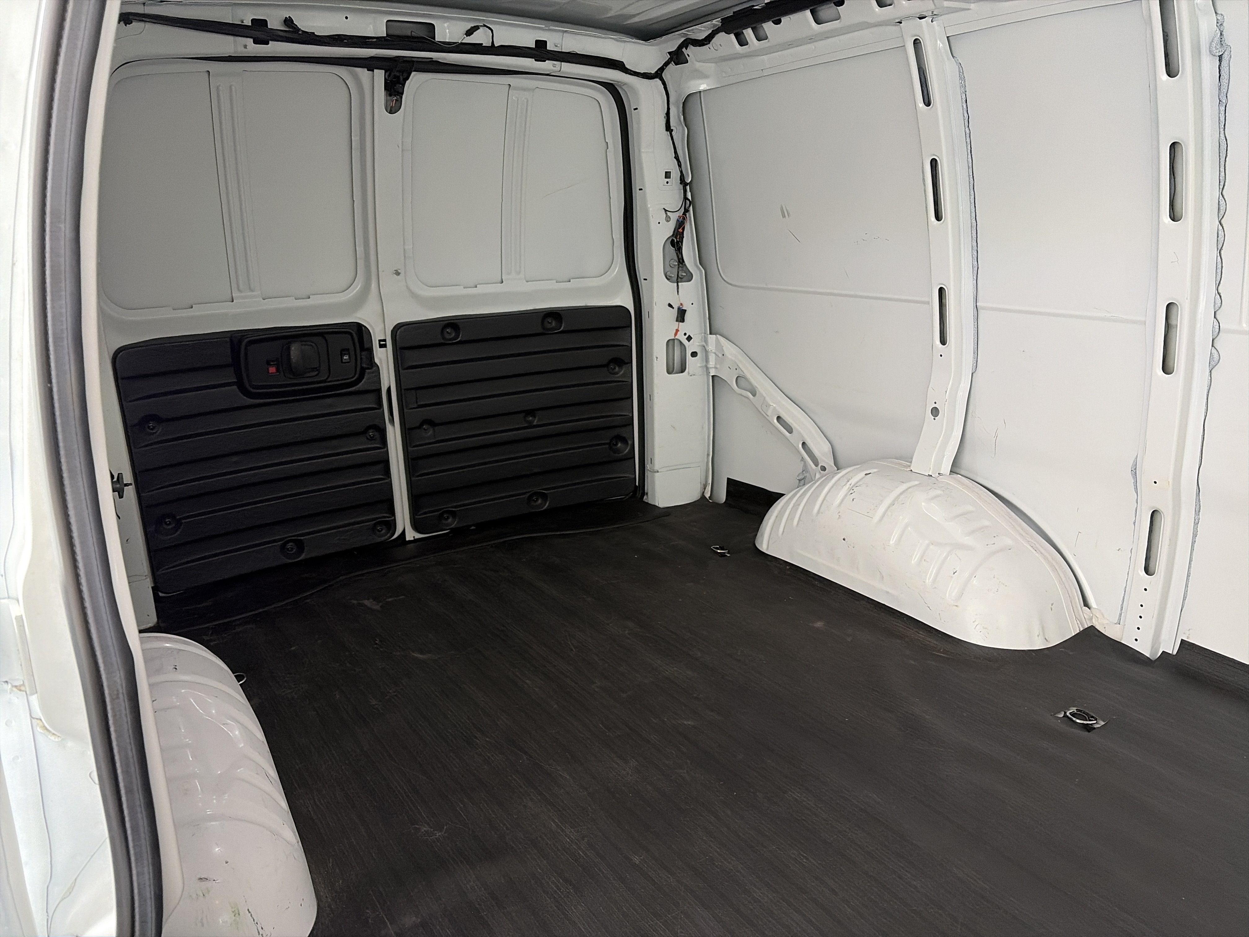 Used 2021 Chevrolet Express 2500 w/ Driver Convenience Package RWD image 8