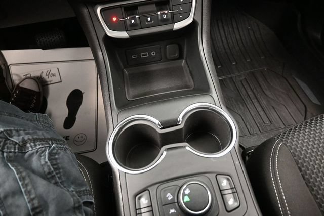 Used 2024 GMC Terrain SLE w/ Driver Convenience Package FWD image 11