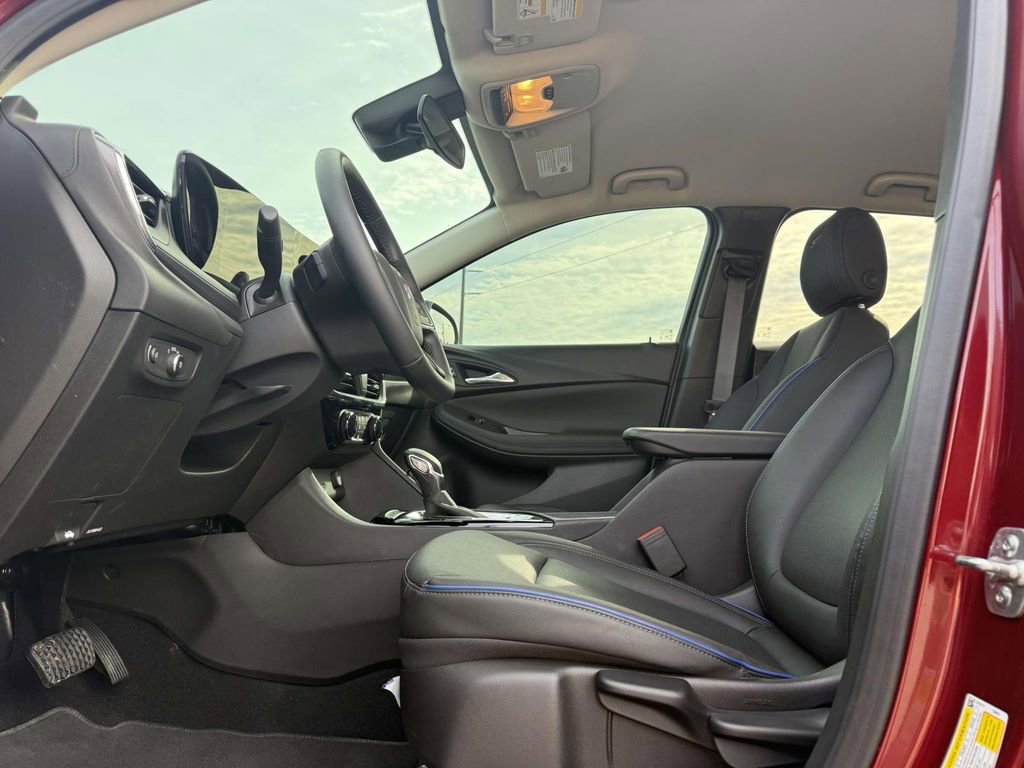 Used 2025 Buick Encore GX Sport Touring image 23