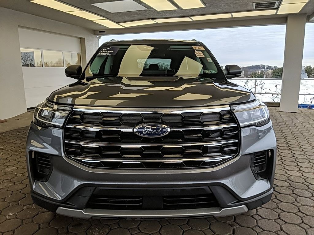 Certified 2025 Ford Explorer Active AWD/4WD image 2