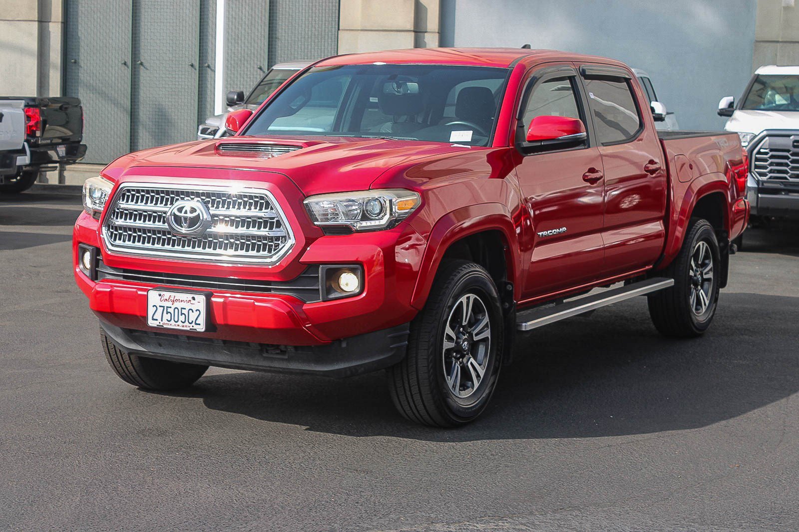 Used 2016 Toyota Tacoma TRD Sport w/ Towing Package image 3