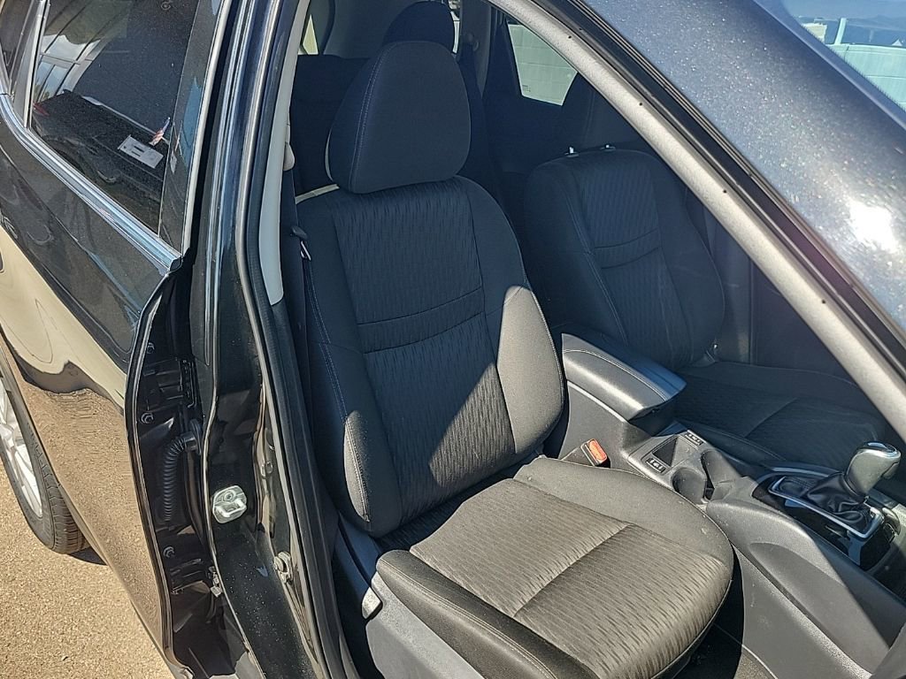 Used 2019 Nissan Rogue SV image 40