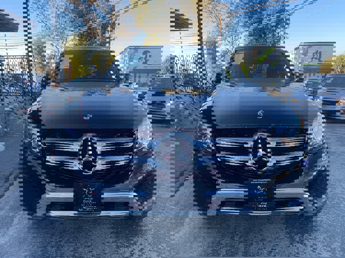 Used 2019 Mercedes-Benz GLC 350e 4MATIC image 2