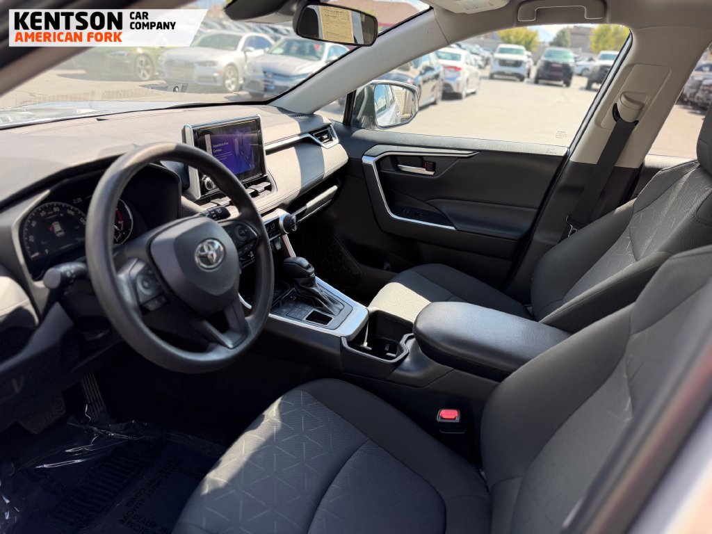 Used 2025 Toyota RAV4 XLE AWD/4WD image 29