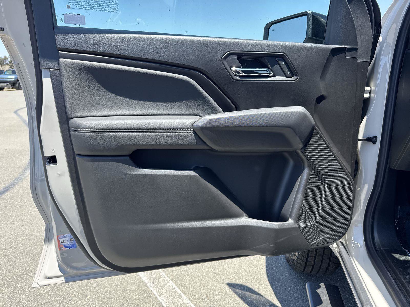 New 2026 GMC Canyon Elevation w/ LPO, Black Badging Package RWD image 17
