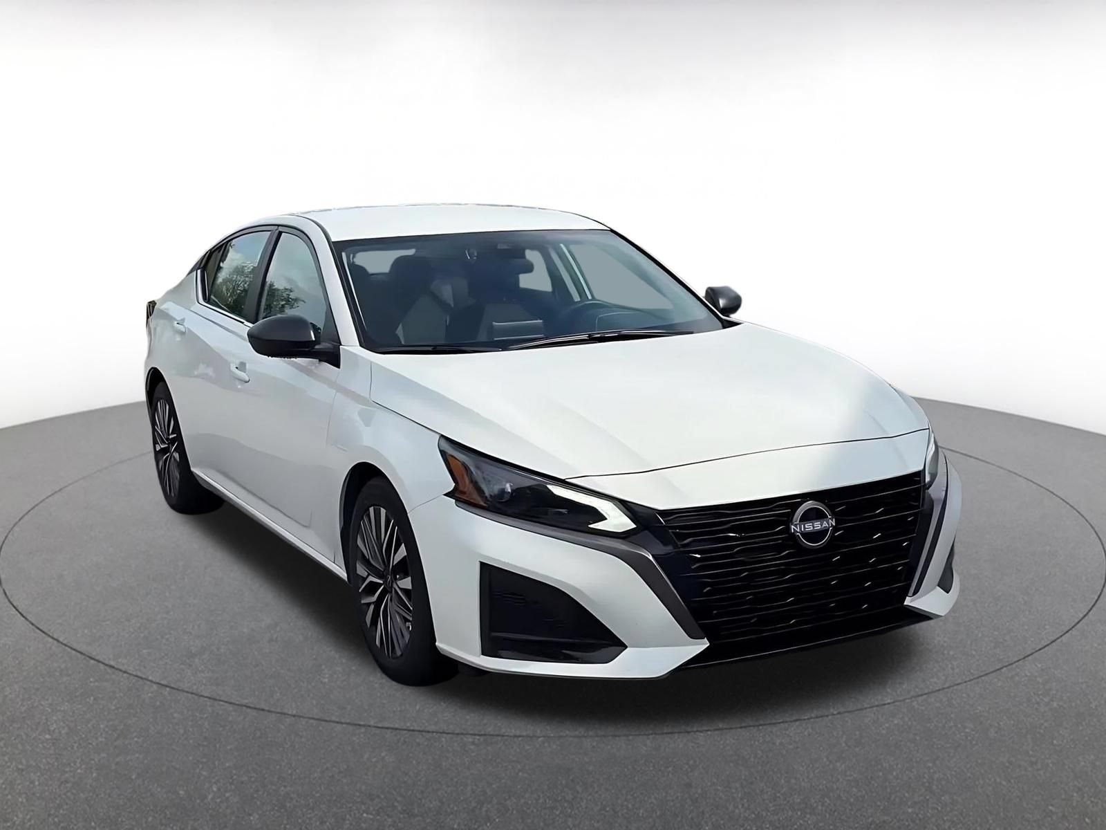 Used 2026 Nissan Altima 2.5 SV FWD image 2