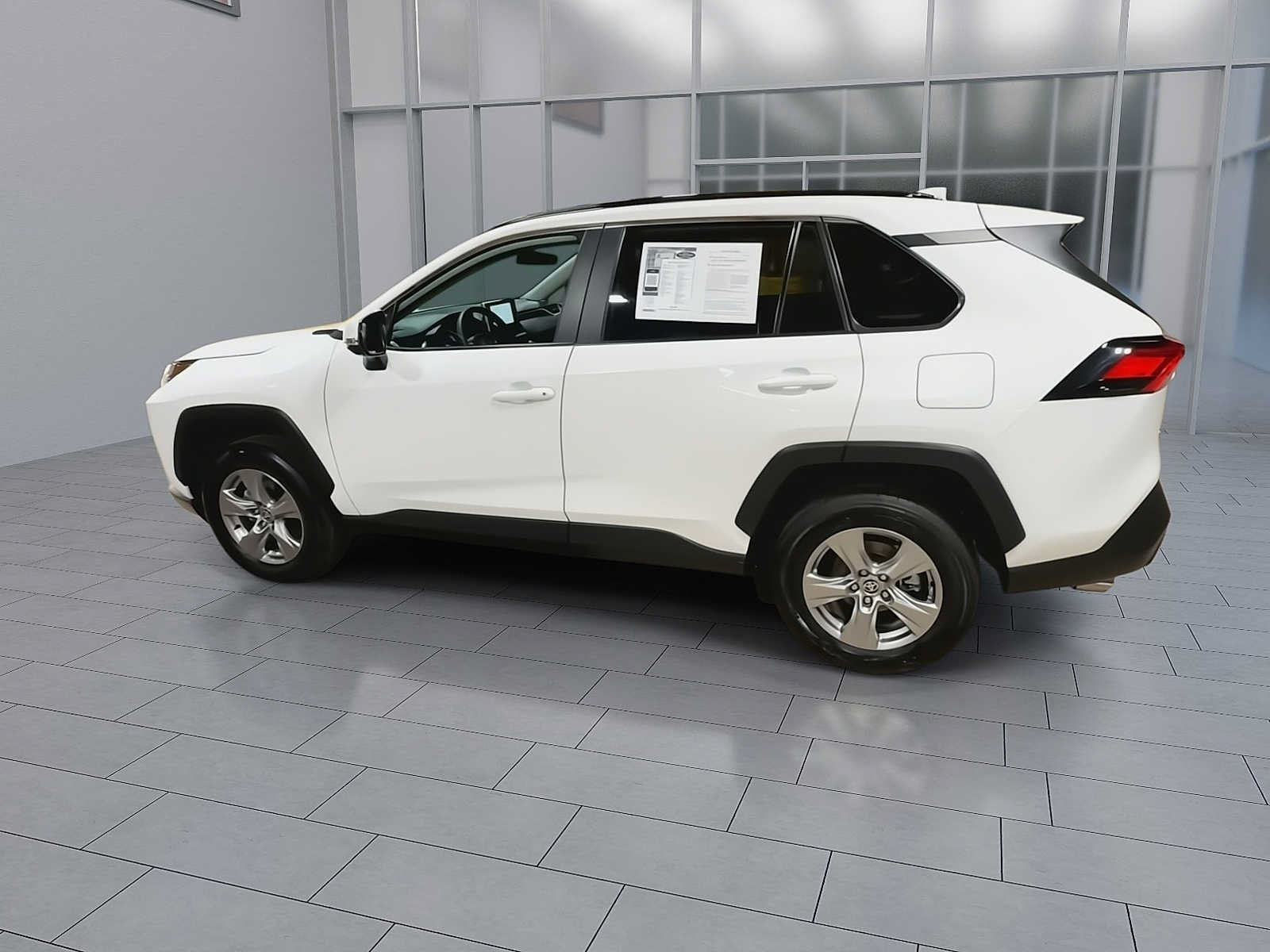 Used 2025 Toyota RAV4 XLE AWD/4WD image 6