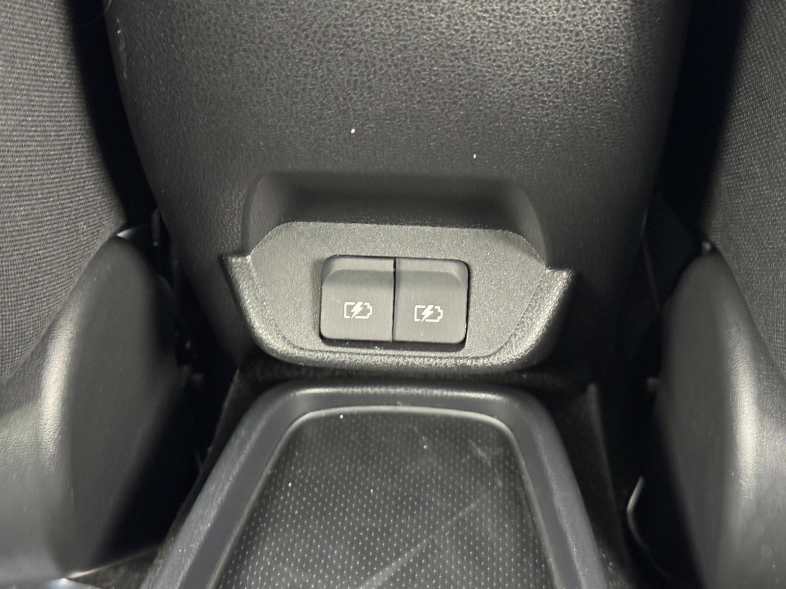 Used 2025 Nissan Leaf S image 27